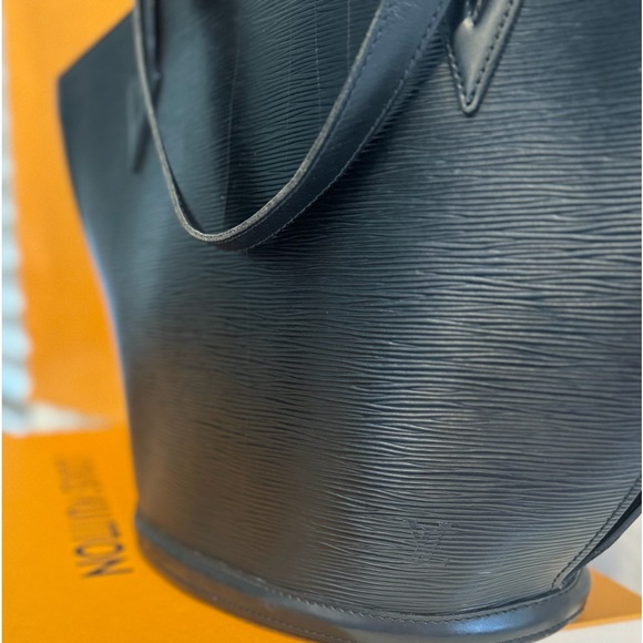 Louis Vuitton Black EPI Saint Jacques Shoulder Bag - Picture 2 of 13